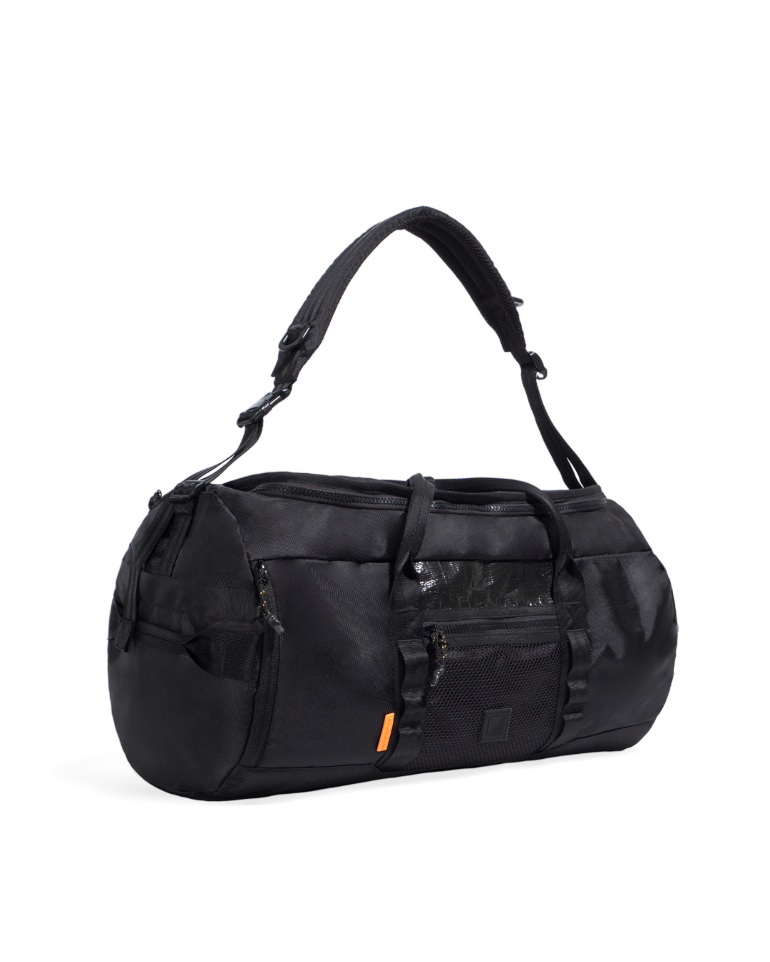 Three-quarter angled view of black SYMA Wonder Duffle Bag 38L highlighting its structural volume, front mesh pocket, and long shoulder strap. Versatile weekend duffle bag.