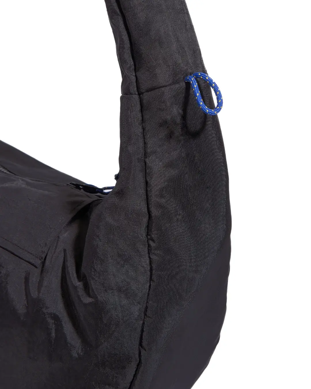Close-up of dedicated bag charm loop for personalization on SYMA Fable Sling Bag Black. EDC sling bag